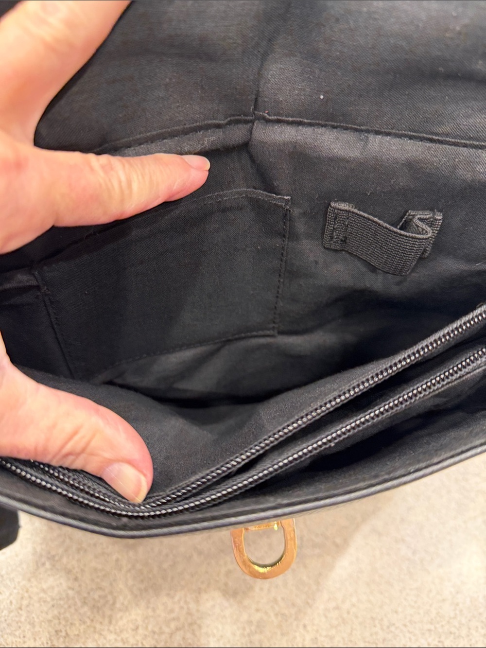 Black Leather Top-Handle Shoulder Bag w/ Gold Tone Lock & lots of organization - Picture 6 of 13